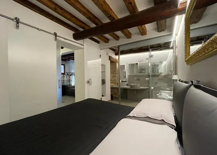 Veniceloft 5minutefromrialto 10minutefromsanmarco 5minitestationtrain Infrontofcad'oro Venice