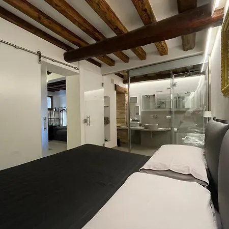 Veniceloft 5minutefromrialto 10minutefromsanmarco 5minitestationtrain Infrontofcad'oro Venecia